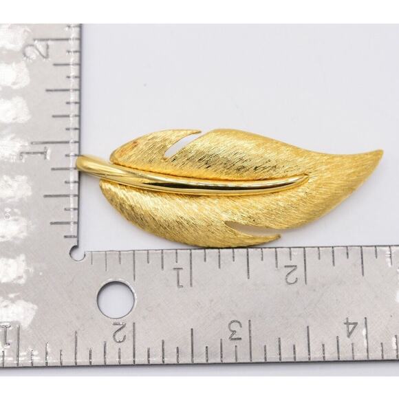 Givenchy Vintage Leaf Pin Brooch Brushed Gold Textured Chunky Signed 1980s Bin8 - Picture 3 of 11